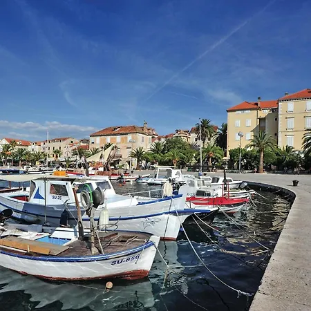 Apartment 2 Bedroom Gorgeous In Supetar