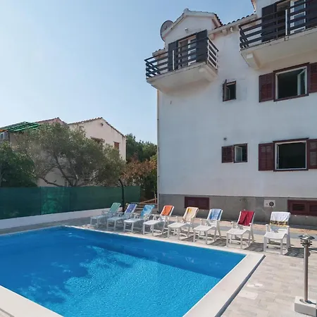 Апартаменты Two-bedroom In Супетар